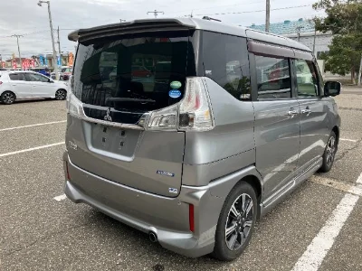 MITSUBISHI DELICA D2