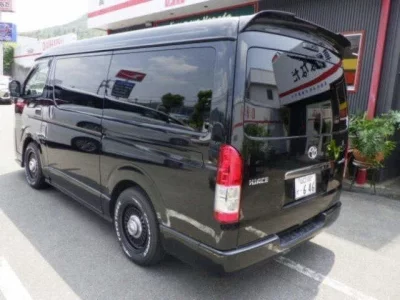 TOYOTA HIACE VAN