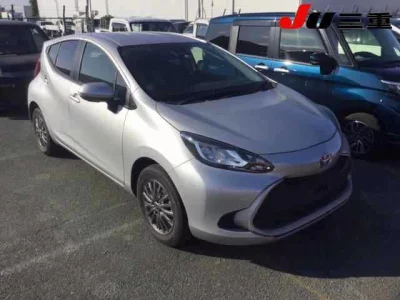 TOYOTA AQUA 2022 с аукциона, 1500cc, пробег 15 000 км