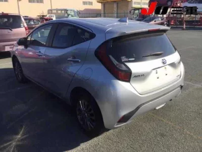 TOYOTA AQUA 2022 с аукциона, 1500cc, пробег 15 000 км