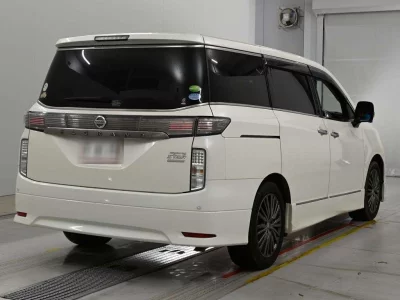 NISSAN ELGRAND 2017 с аукциона, 2500cc, пробег 136 000 км