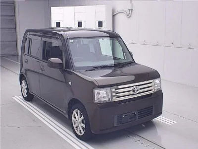 TOYOTA PIXIS SPACE