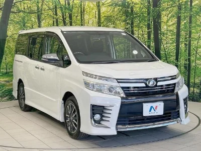 TOYOTA VOXY 2015 с аукциона, 2000cc, пробег 88 000 км