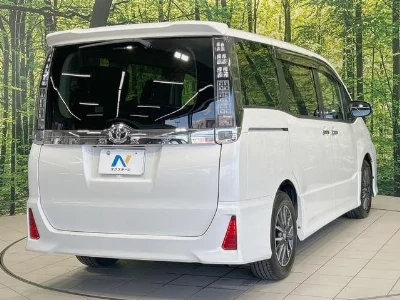 TOYOTA VOXY 2015 с аукциона, 2000cc, пробег 88 000 км