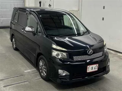 TOYOTA VOXY 2011 с аукциона, 2000cc, пробег 29 000 км