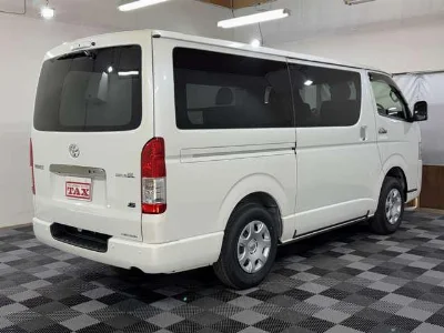 TOYOTA HIACE VAN