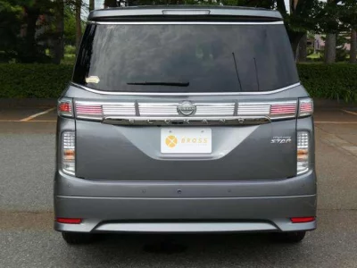 NISSAN ELGRAND 2023 с аукциона, 2500cc, пробег 130 000 км