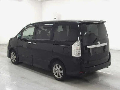 TOYOTA VOXY 2009 с аукциона, 2000cc, пробег 206 000 км