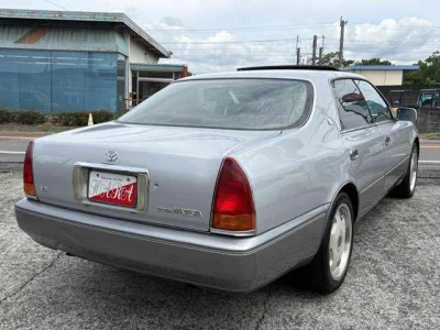 TOYOTA CROWN MAJESTA