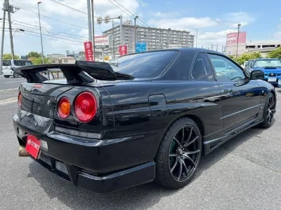 NISSAN SKYLINE