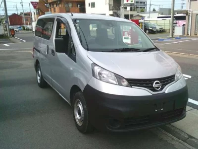 NISSAN NV200