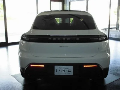 PORSCHE MACAN ELECTRIC