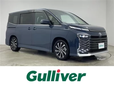 TOYOTA VOXY 2023 с аукциона, 1800cc, пробег 25 000 км