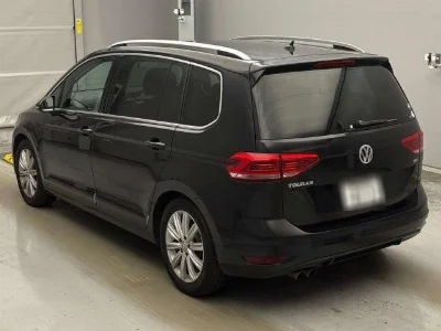 VOLKSWAGEN GOLF TOURAN