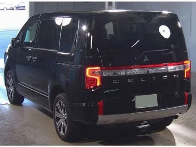 MITSUBISHI DELICA D5