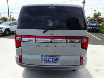 MITSUBISHI DELICA D5