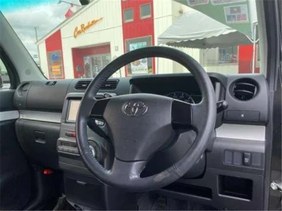 TOYOTA PIXIS SPACE