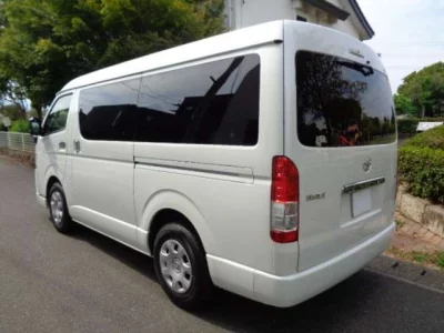TOYOTA HIACE