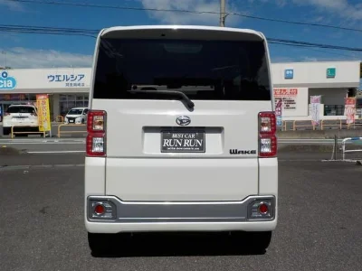 DAIHATSU WAKE