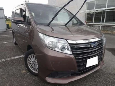 TOYOTA NOAH 2014 с аукциона, 1800cc, пробег 127 000 км