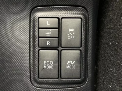 TOYOTA AQUA 2015 с аукциона, 1500cc, пробег 66 000 км