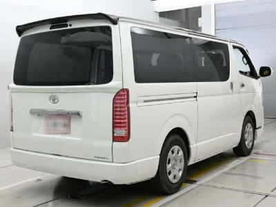 TOYOTA REGIUS VAN