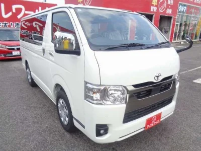 TOYOTA HIACE VAN