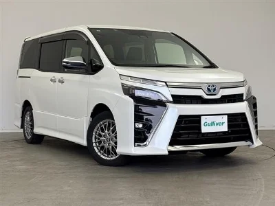 TOYOTA VOXY 2021 с аукциона, 1800cc, пробег 47 000 км