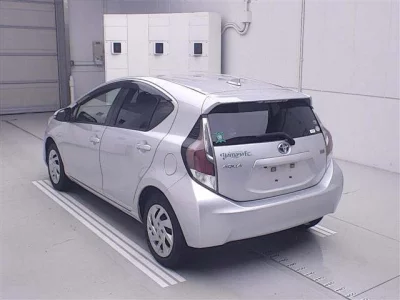 TOYOTA AQUA 2015 с аукциона, 1500cc, пробег 71 000 км