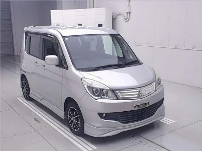 MITSUBISHI DELICA D2