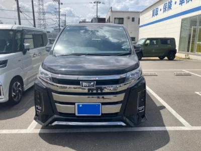 TOYOTA NOAH