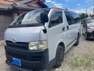 TOYOTA HIACE VAN