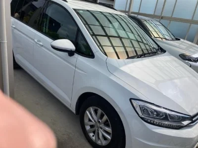 VOLKSWAGEN GOLF TOURAN