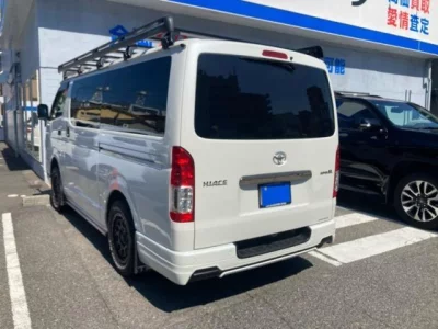 TOYOTA HIACE VAN