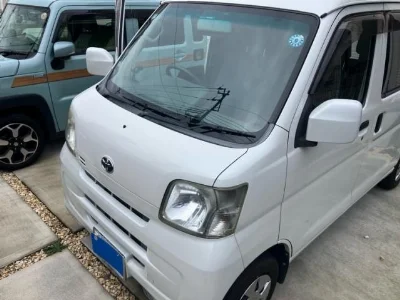 TOYOTA PIXIS VAN