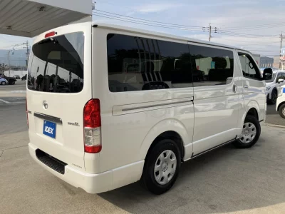 TOYOTA HIACE VAN