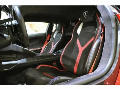 LAMBORGHINI AVENTADOR