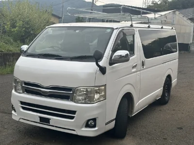 TOYOTA HIACE VAN