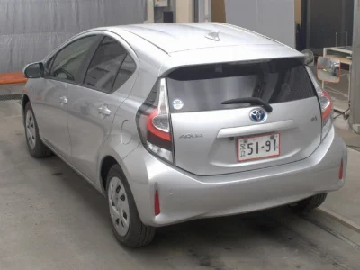 TOYOTA AQUA 2021 с аукциона, 1500cc, пробег 84 000 км