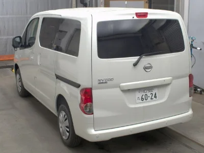 NISSAN NV200