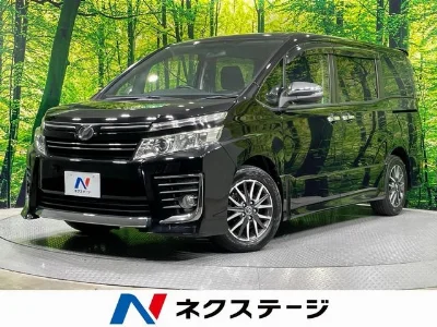 TOYOTA VOXY 2015 с аукциона, 2000cc, пробег 62 000 км