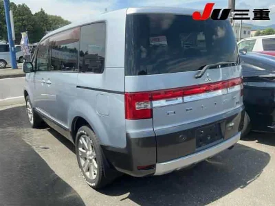 MITSUBISHI DELICA D5