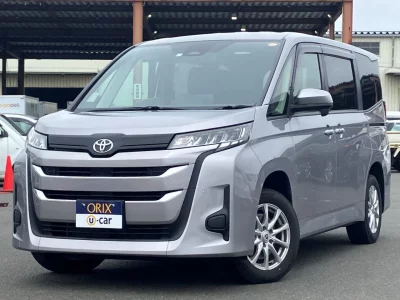 TOYOTA NOAH