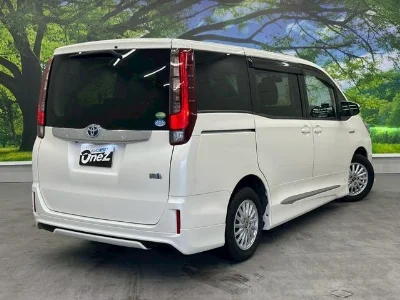 TOYOTA NOAH