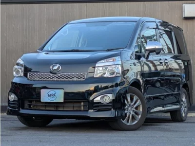 TOYOTA VOXY 2013 с аукциона, 2000cc, пробег 77 000 км