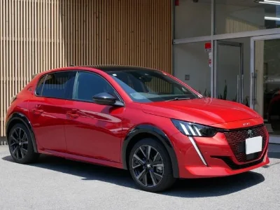 PEUGEOT E-208