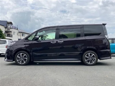 TOYOTA VOXY 2017 с аукциона, 2000cc, пробег 45 000 км