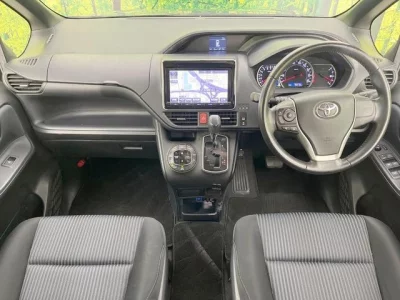 TOYOTA VOXY 2014 с аукциона, 2000cc, пробег 77 000 км