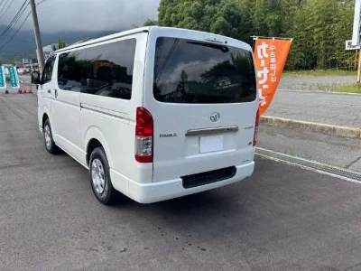 TOYOTA HIACE VAN