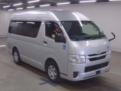 TOYOTA HIACE VAN